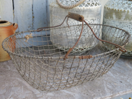 VERKOCHT Oude Franse metalen plukmand draadmand