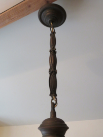 Art Deco metalen hanglamp met opaline glazen kap
