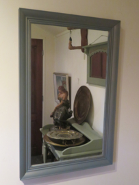 VERKOCHT Brocante spiegel in zachtblauwe houten lijst - 86 x56 cm