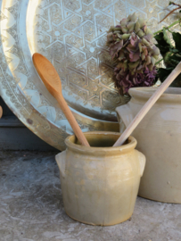VERKOCHT Kleine oude Franse grespot beige, 9 cm (artikelnr. 72)
