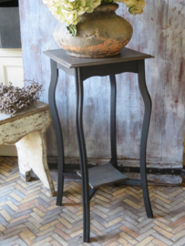 VERKOCHT Brocante zwarte houten plantentafel piedestal - hoog | | Le Brocant`age