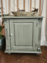 VERKOCHT Oude brocante olijfgroene kast