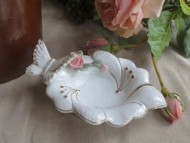 Brocante porseleinen zeepbakje schaaltje met vlinder