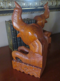Oude houten boekensteunen olifant