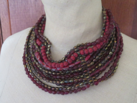 Vintage halsketting choker met imitatie granaten en bloedkoraal