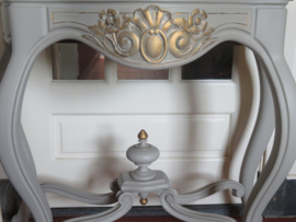 Antieke beige sidetable haltafel