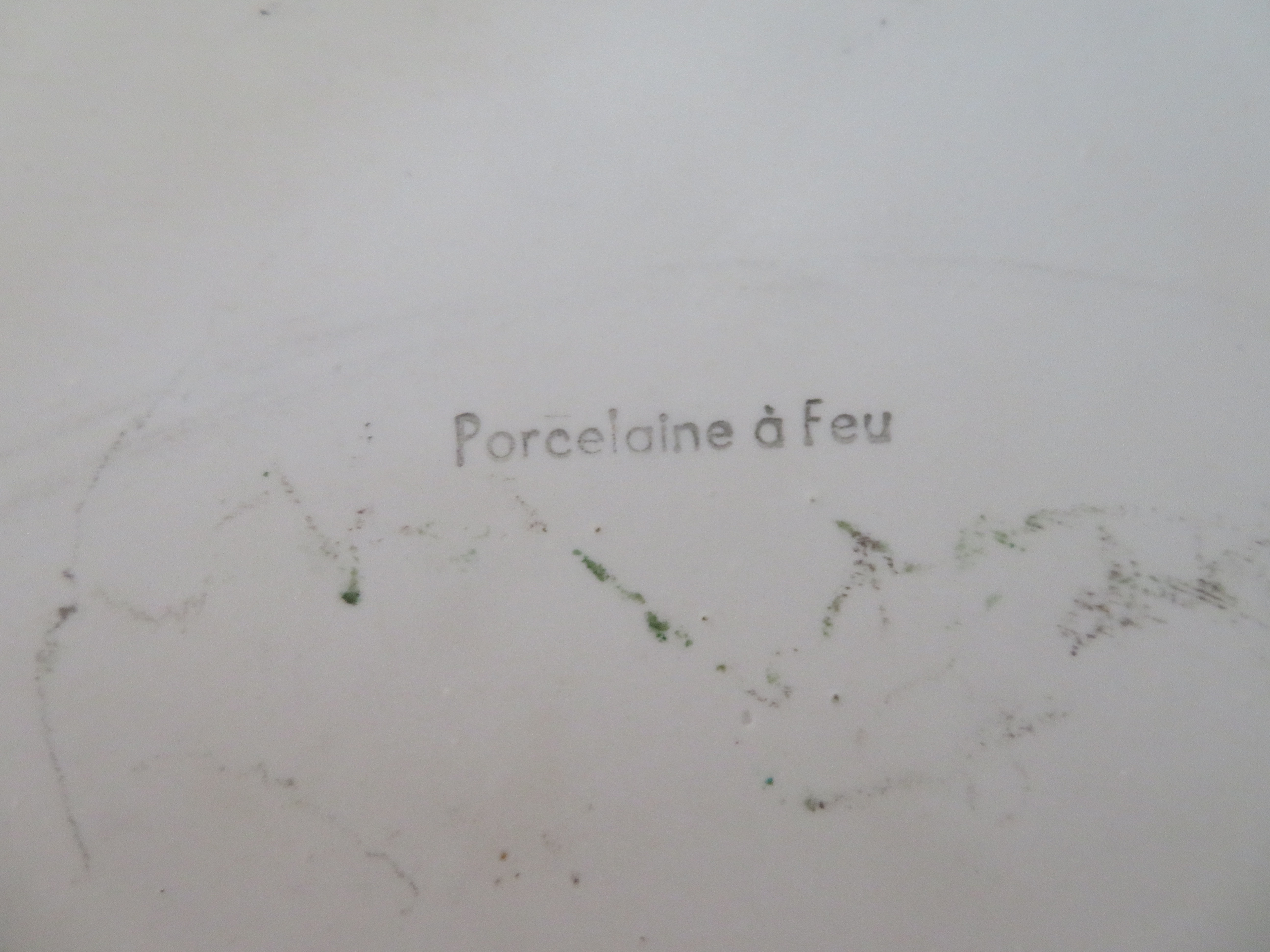 Oude Franse porseleinen terrine met wilddecor - ovenvast met deksel