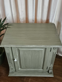 VERKOCHT Oude brocante olijfgroene kast