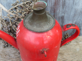 Oude rode emaille petroleumkan 2 liter