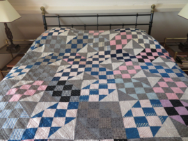 VERKOCHT Oude Amerikaanse patchwork quilt uit 1919, 210x210cm