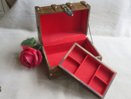 VERKOCHT Oud brocante houten sieradenkistje 2-laags