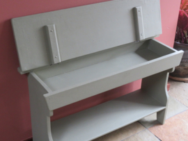 VERKOCHT Oud brocante klompenbankje kruk