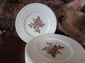 VERKOCHT Wedgwood Briar Rose gebakbordjes 16 cm