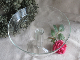 Vintage glazen taartschaal op voet
