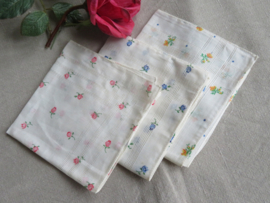 Antieke gebloemde linnen zakdoekjes - set van 3 stuks
