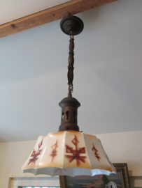 VERKOCHT Art Deco metalen hanglamp met opaline glazen kap