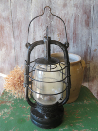 VERKOCHT Antieke Franse ijzeren stormlamp olielamp lantaarn