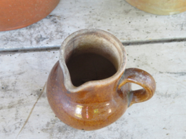 VERKOCHT Antiek brocante bruin aardewerk melkkannetje - 7,5 cm