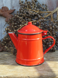 VERKOCHT Rood emaille koffiepotje 0,5 liter