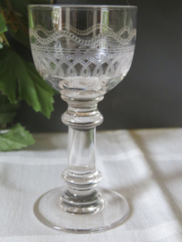 verkocht* Klein antiek koffielikeur glaasje