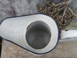 Oude witte emaille lampetkan waterkan - 36 cm hoog