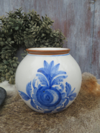 Oude aardewerk vaas bolvaas wit en blauw handgeschilderd - 14 cm