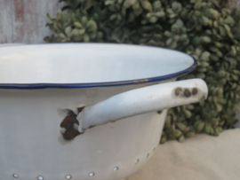 Brocante emaille vergiet op voet