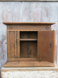 VERKOCHT Antiek eikenhouten medicijnkastje hangkastje - 19e eeuw
