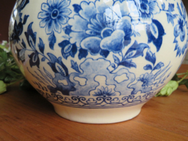 verkocht* Antieke Mosa bolvaas uit 1900, delfts blauw bloemdecor