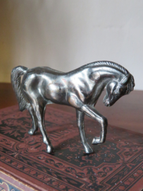 VERKOCHT Miniatuur bronzen paard