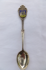 VERKOCHT Zilveren theelepeltje met wapen van Veenendaal