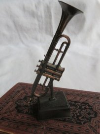 VERKOCHT Miniatuur bronsmetalen trombone (puntenslijper)