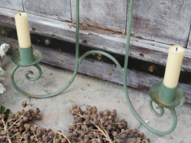 VERKOCHT Brocante groene smeedijzeren wandkandelaar