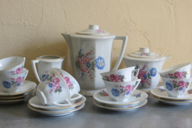 Oud Frans porseleinen koffieservies met decor van rozen en veldbloemen