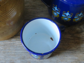 Oude blauwe emaille koffiepot en koffiemok, set van 2