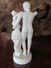 Romeins faux ivoire beeldje vader met kind, 13 cm hoog