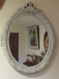 VERKOCHT Brocante Franse ovale spiegel in witte barok lijst - 70 x 55 cm