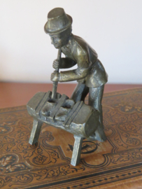 Miniatuur tinnen klompenmaker - Daalderop 1934