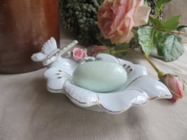 Brocante porseleinen zeepbakje schaaltje met vlinder