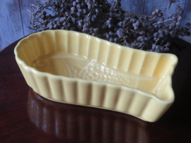 VERKOCHT Vintage gele aardewerk bakvorm vis terrine
