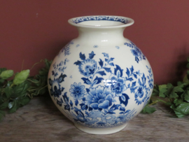 verkocht* Antieke Mosa bolvaas uit 1900, delfts blauw bloemdecor