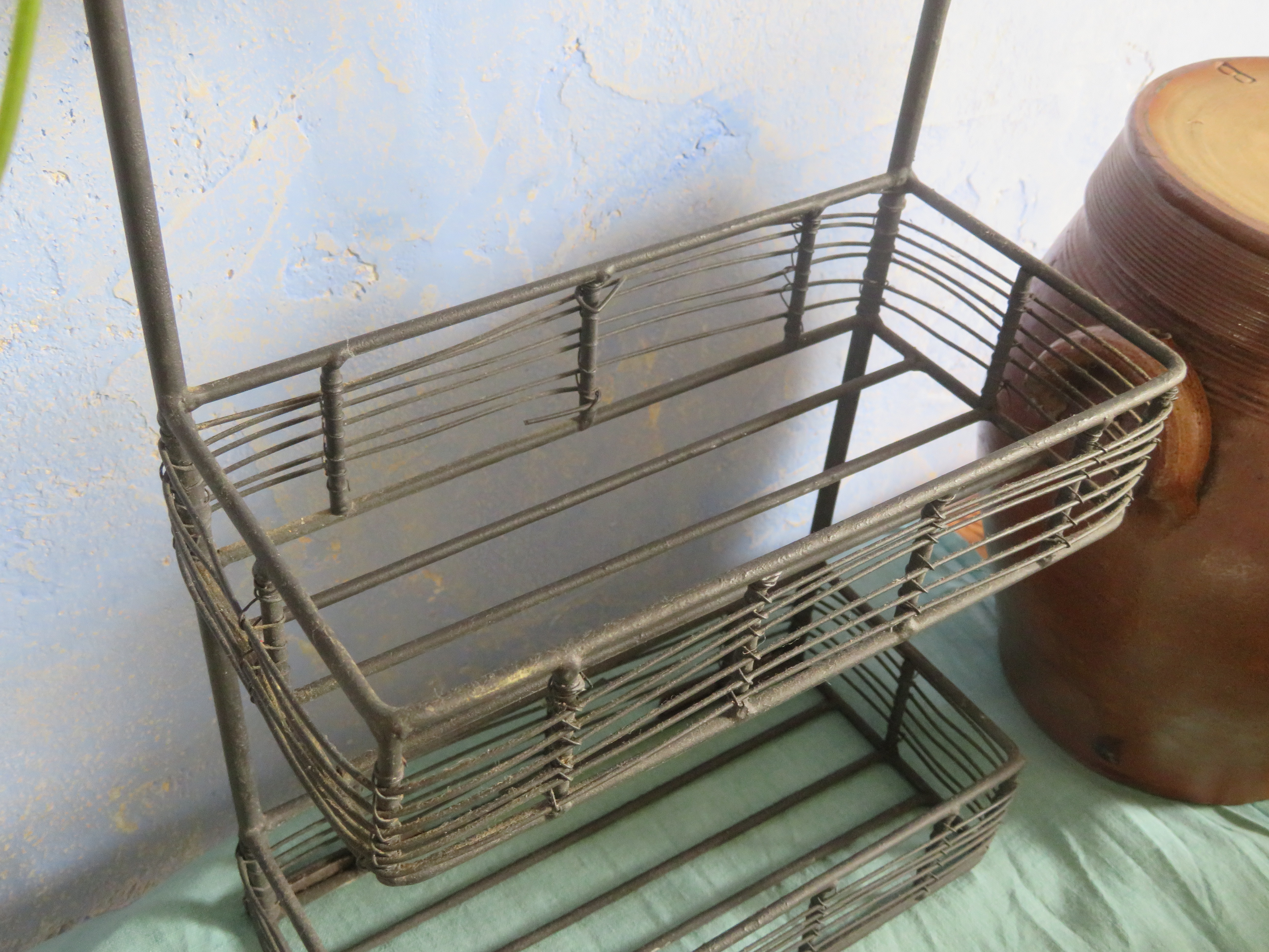 Brocante Frans metalen wandrek Maison