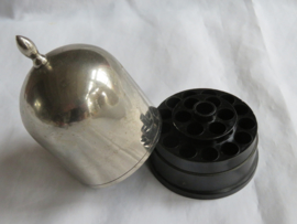 VERKOCHT Art Deco zilverkleurige metalen sigarettenhouder