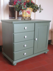 VERKOCHT Brocante groene houten kast 4 laden en deur