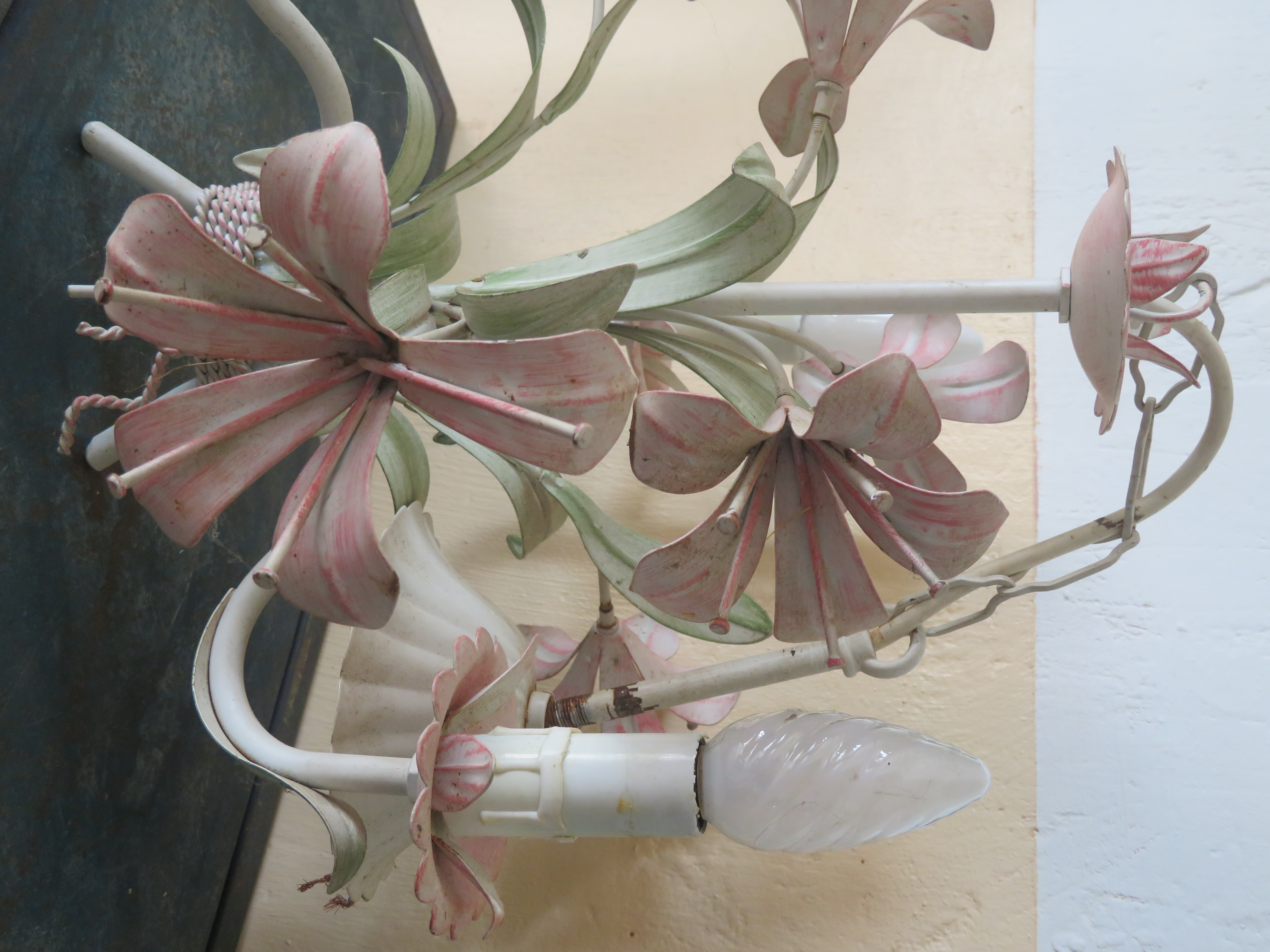 Brocante Franse metalen kroonluchter bloemenlamp - 3-lichts