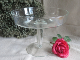 Vintage glazen taartschaal op voet