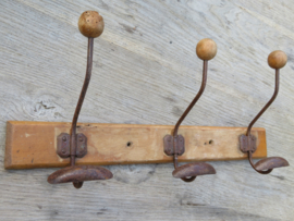 VERKOCHT Oude Franse houten kapstok, 45 cm