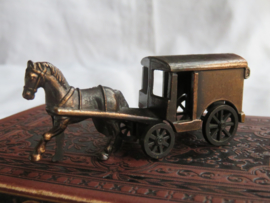 VERKOCHT Miniatuur bronsmetalen paard en koets