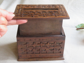 VERKOCHT Vintage teakhouten sigaretten dispenser - handgemaakt