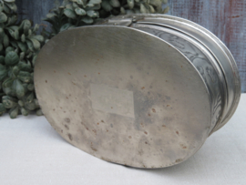 VERKOCHT Oude Indiase zilverkleurige metalen doos sieradendoos